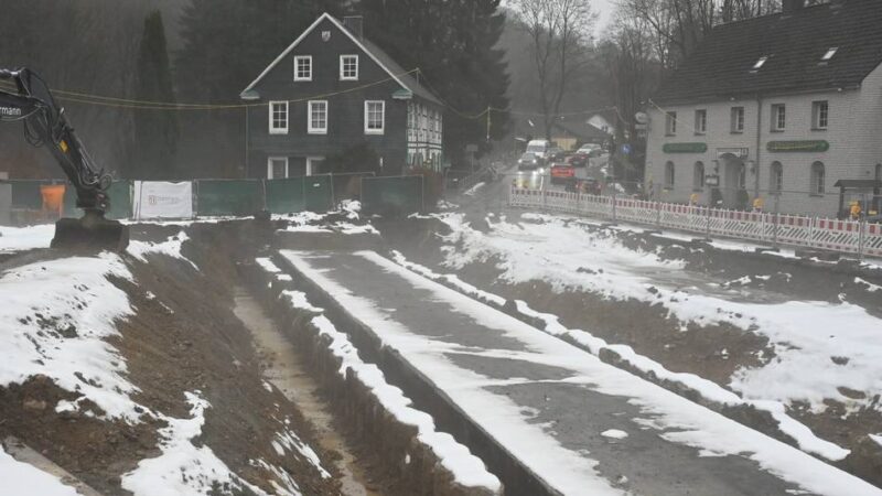 Baustelle in Wermelskirchen: Schnee und Regen legen L409-Baustelle lahm – Verzögerungen gibt es aber nicht