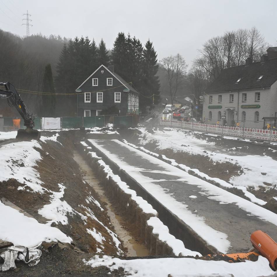 Baustelle in Wermelskirchen: Schnee und Regen legen L409-Baustelle lahm – Verzögerungen gibt es aber nicht