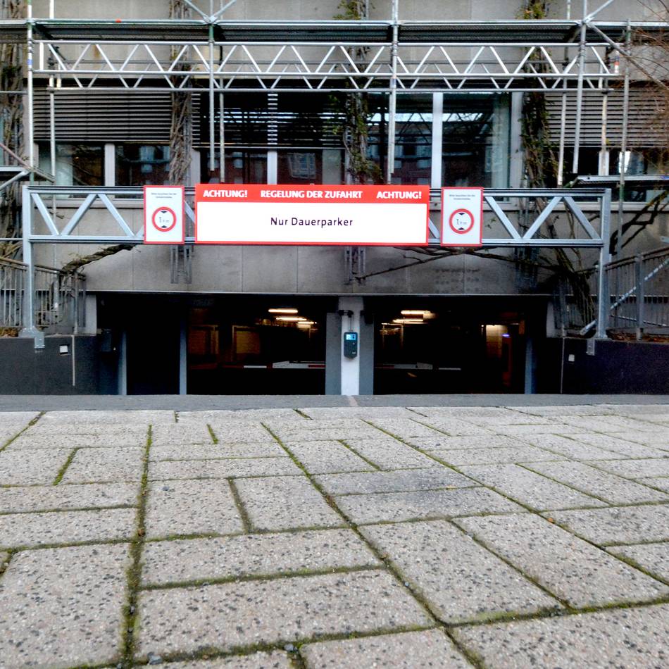 Rathaus-Tiefgarage in Neuss: Wenn Parken zur Prüfung wird