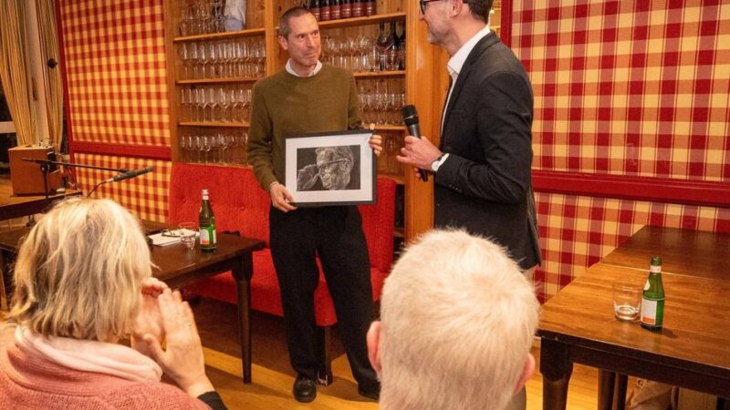 Grönemeyer Vortrag in Neuss: „Aber zwischen den Zeilen brennt Licht“