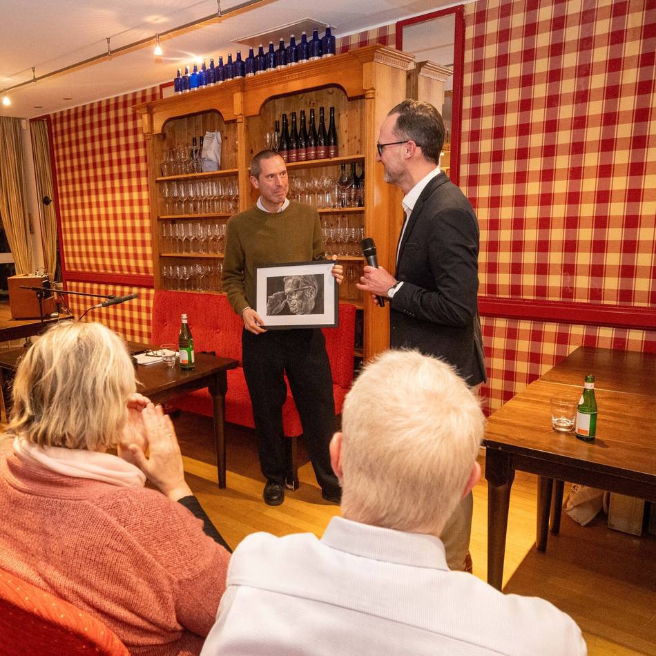 Grönemeyer Vortrag in Neuss: „Aber zwischen den Zeilen brennt Licht“