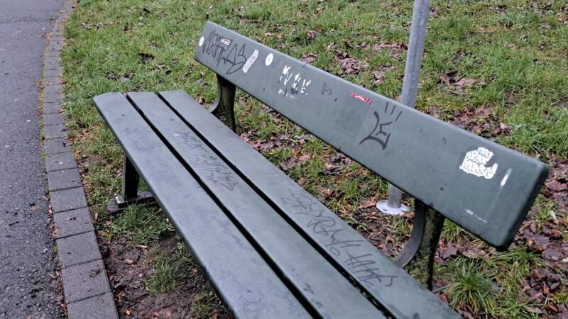 Umstrittene Aktion gegen Einsamkeit in Wermelskirchen: Plauderbänke in der Kritik