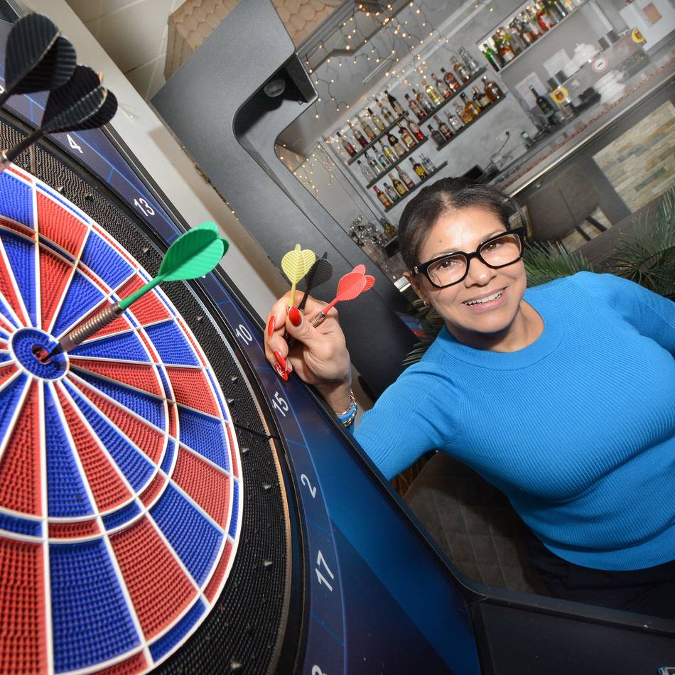 Kurz nach der WM in England: In diesen Neusser Kneipen kann man Darts spielen
