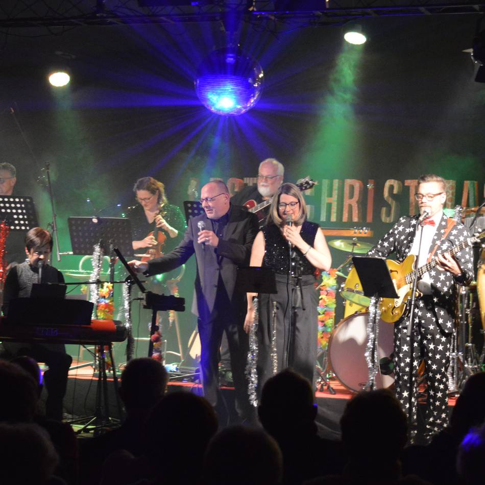 „Stephanus-Combo“ in Wermelskirchen- Neuenhaus: Ein Konzertabend voller weihnachtlichem Glanz