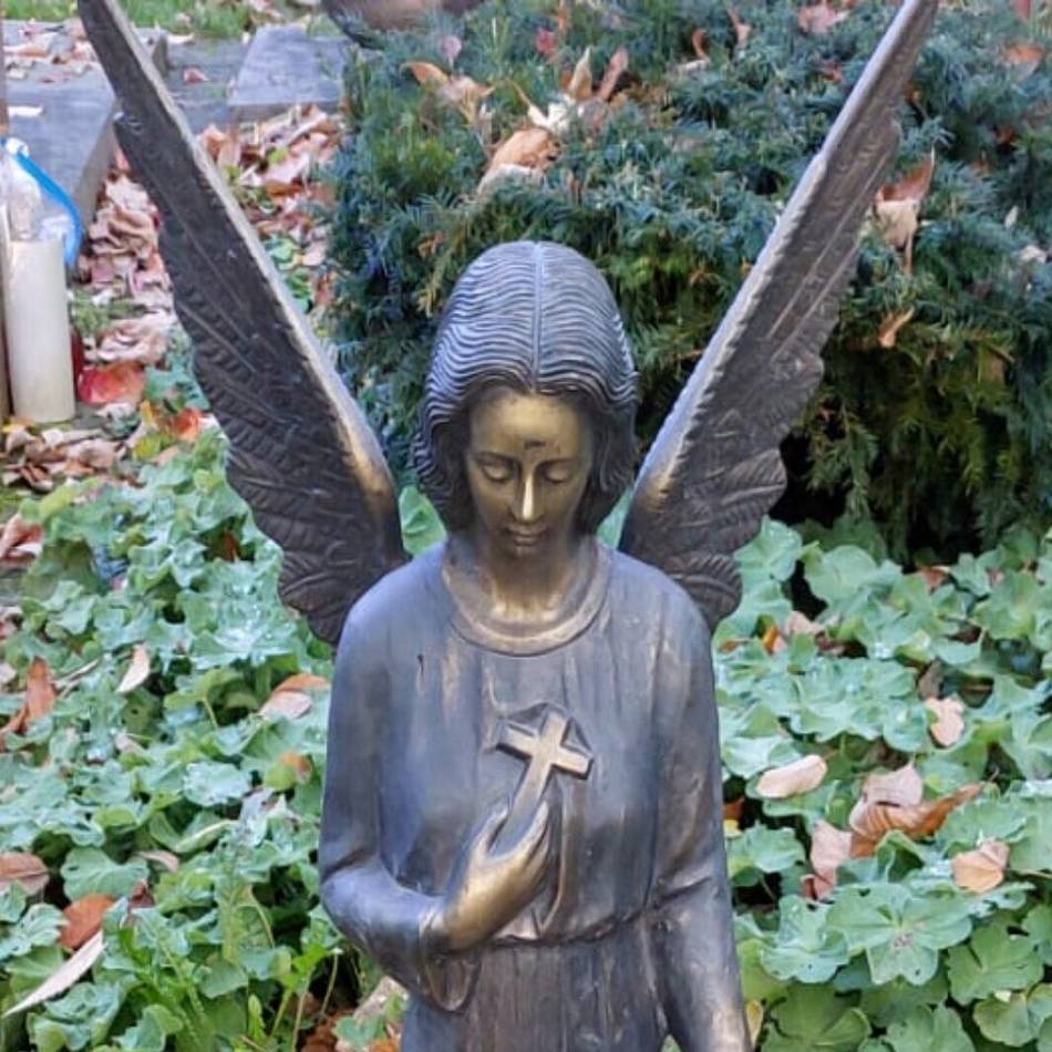 Friedhof im Hoserkirchweg Viersen: Bronzene Engelsfigur von Grab gestohlen