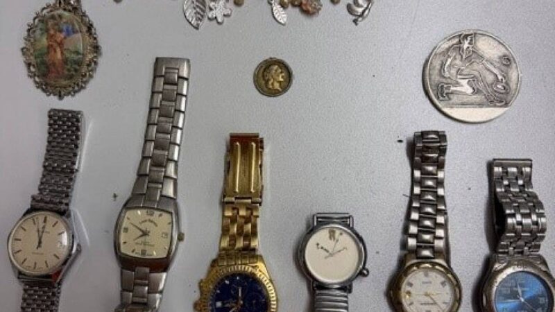 Eigentümer von gestohlenem Schmuck gesucht: Polizei erwischt Einbrecher – Richter erlässt Haftbefehl