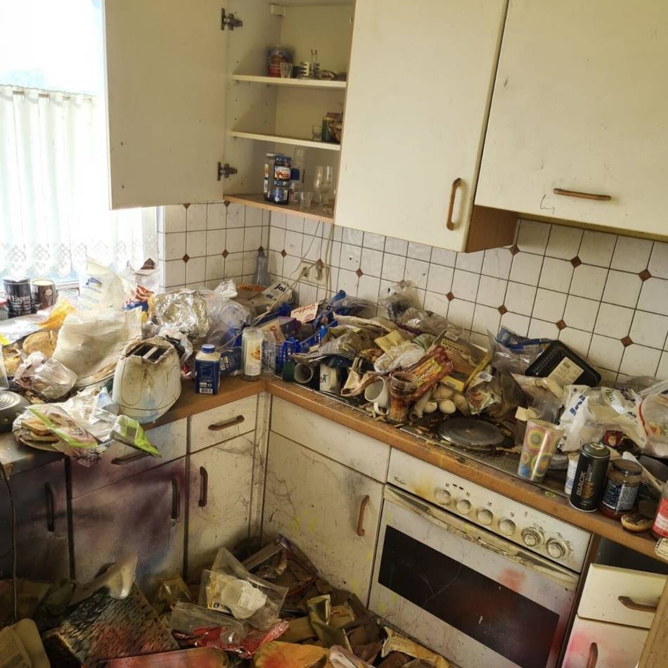 Ein Entrümpler packt aus: „Du betrittst die Wohnung eines Mannes im Anzug – und übergibst dich“