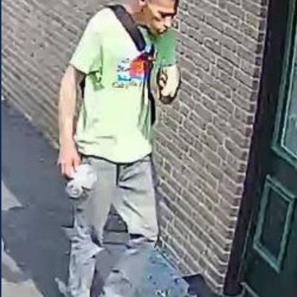 Dreister Fall in Kevelaer: Postsendung direkt vor der Haustür gestohlen – er kennt diesen Mann?