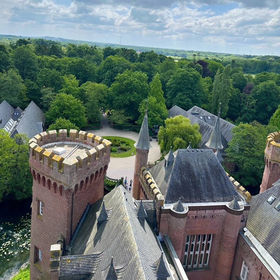 Blick vom Nordturm: Über den Dächern von Schloss Moyland – ein besonderer Workshop