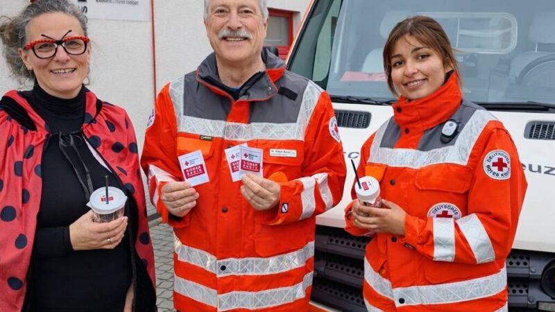 Präventionskampagne an Karneval: DRK Niederrhein verteilt Getränkeschutz gegen K.o.-Tropfen