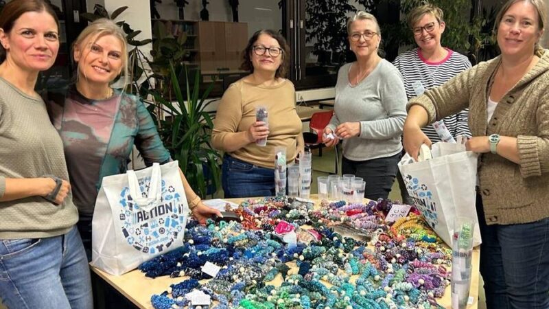 Eltern an Dormagener Gymnasium: Glückswürmchen für den Schulalltag