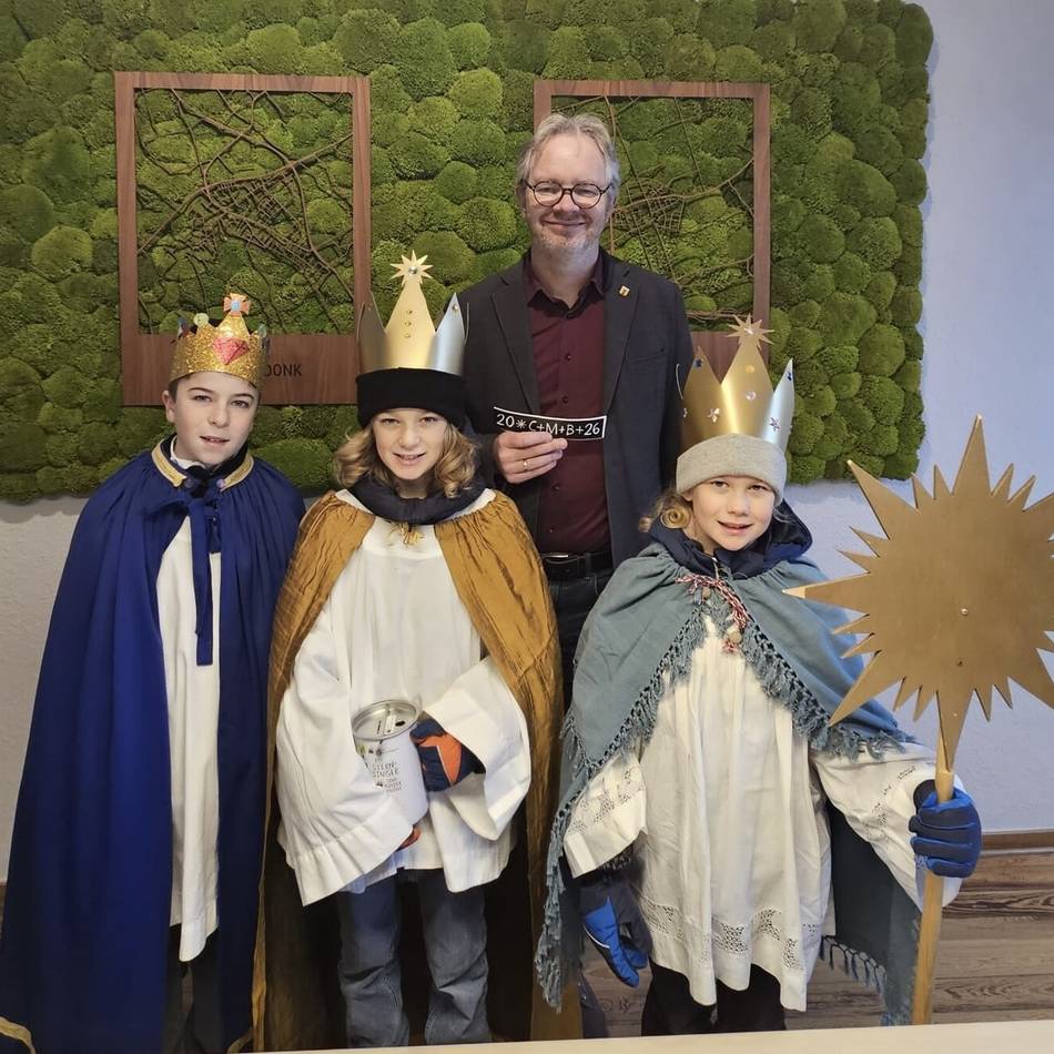 Segen von Haus zu Haus: Sternsinger besuchen den Bürgermeister