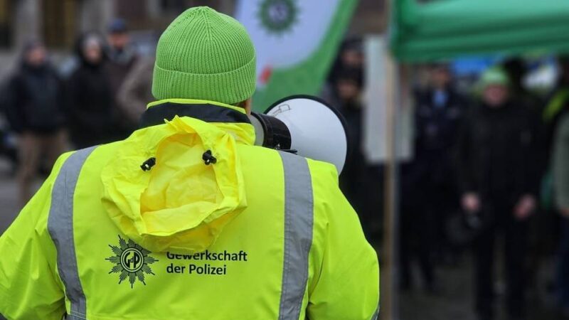 Demonstrationen in Düsseldorf: Polizeigewerkschaft fordert mehr Lohn – und zieht Streik in Betracht