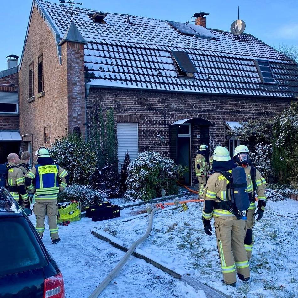 50 Einsatzkräfte vor Ort: Wohnungsbrand in Kleve – Feuerwehr im Großeinsatz