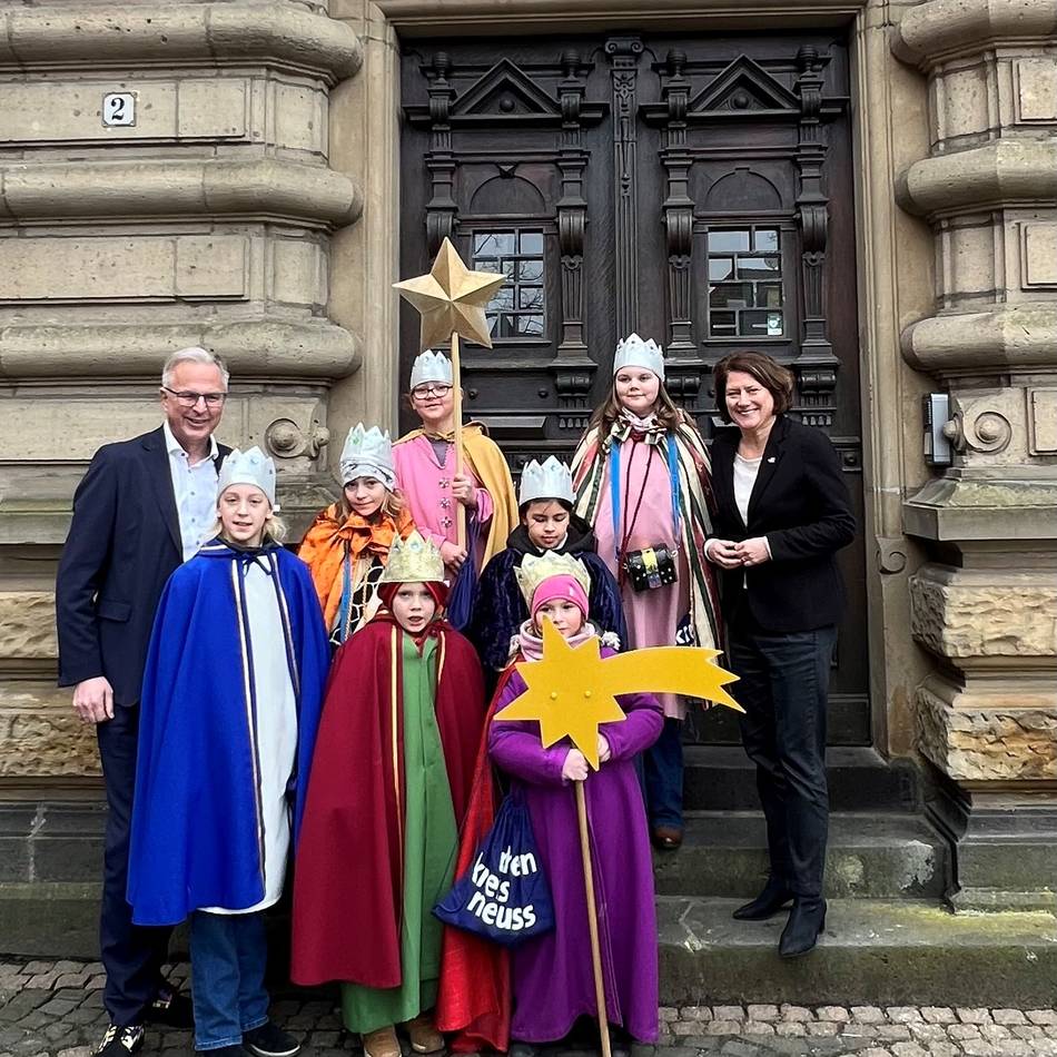 Königlicher Besuch in Grevenbroich: Sternsinger bringen Segen in die Kreisverwaltung