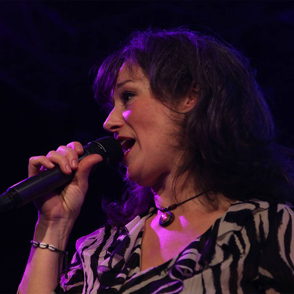 Zum Internationalen Frauentag: Anja Lerch singt in der Rheinberger Kultkneipe Schwarzer Adler