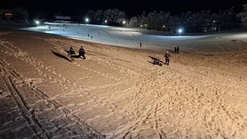 Winter in Wermelskirchen: THW sorgt auf Rodelpiste für Licht und Begeisterung