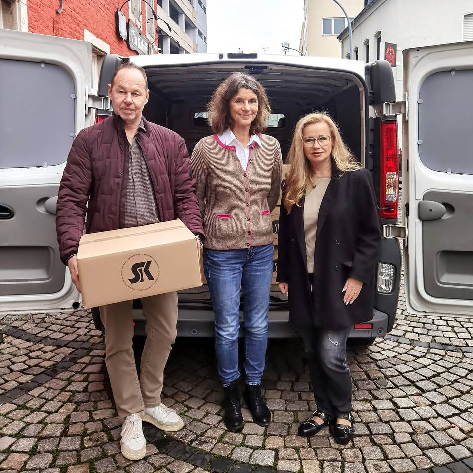 Obdachlose in Mönchengladbach: Warme Kleidung und Geldspende für das Café Pflaster
