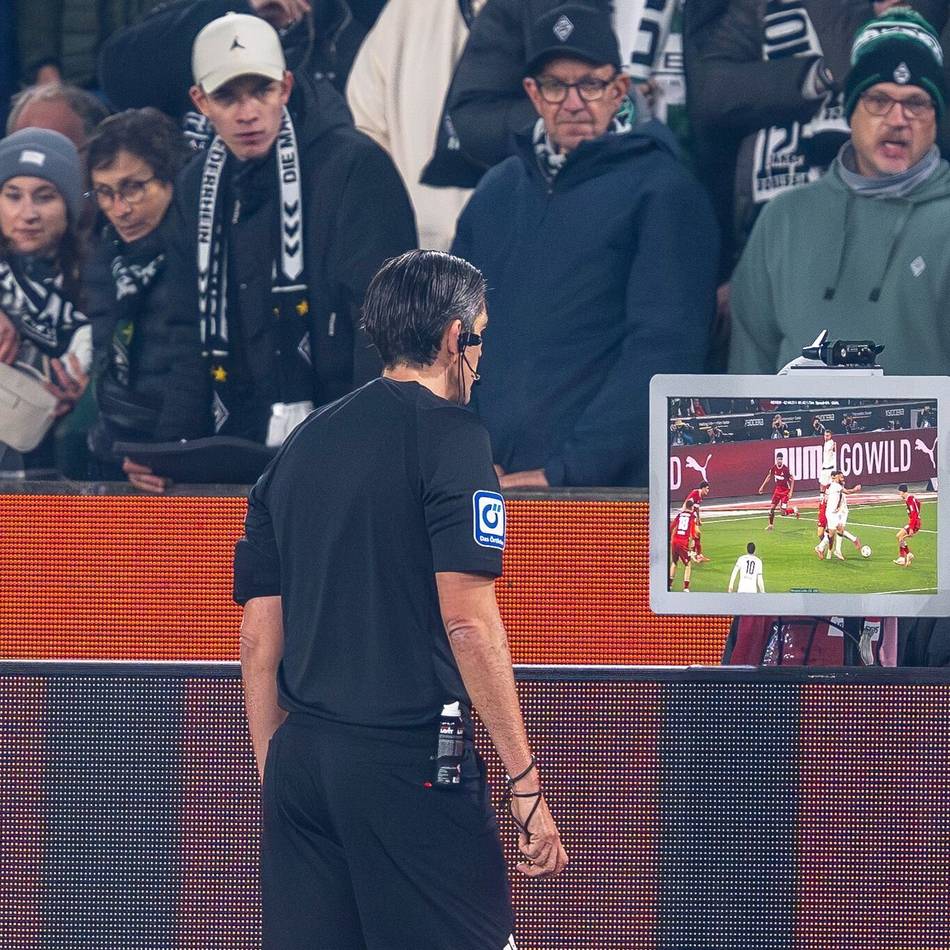 Längst nicht nur benachteiligt: Gladbachs große VAR-Bilanz der ersten 15 Spieltage