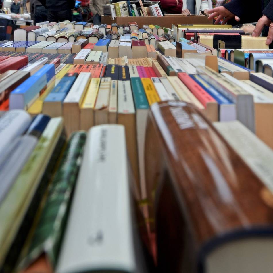 Angebote von Antiquaren und Sammlern: 30. Niederrheinischer Büchermarkt im Kolpinghaus Kleve