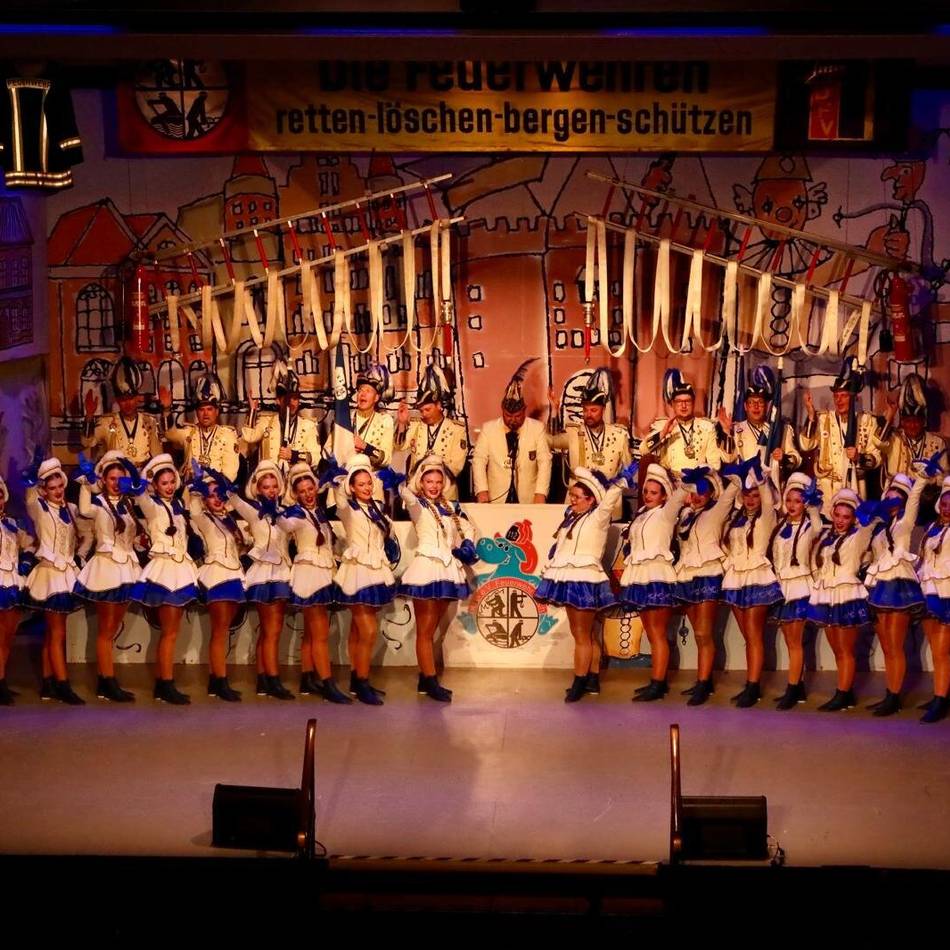 Narren feiern ausgelassen: Ausnahmezustand beim Feuerwehrkarneval im Gocher Kastell