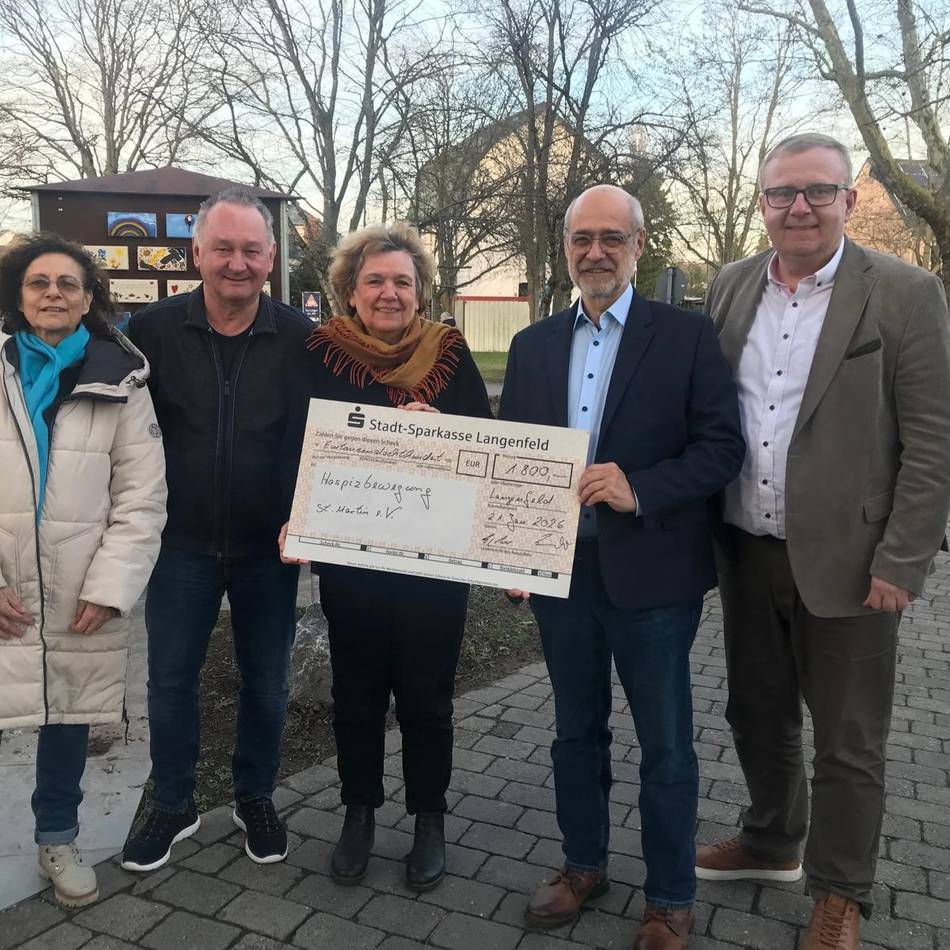 Weihnachtsschmuck-Aktion in Langenfeld: Hospizbewegung St. Martin erhält finanzielle Spende