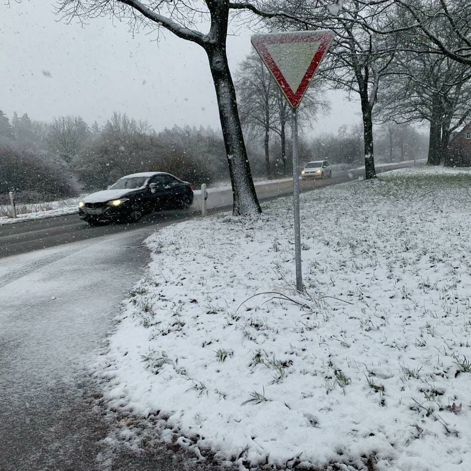 Polizei zieht Bilanz: 65 Unfälle nach Wintereinbruch im Kreis Kleve