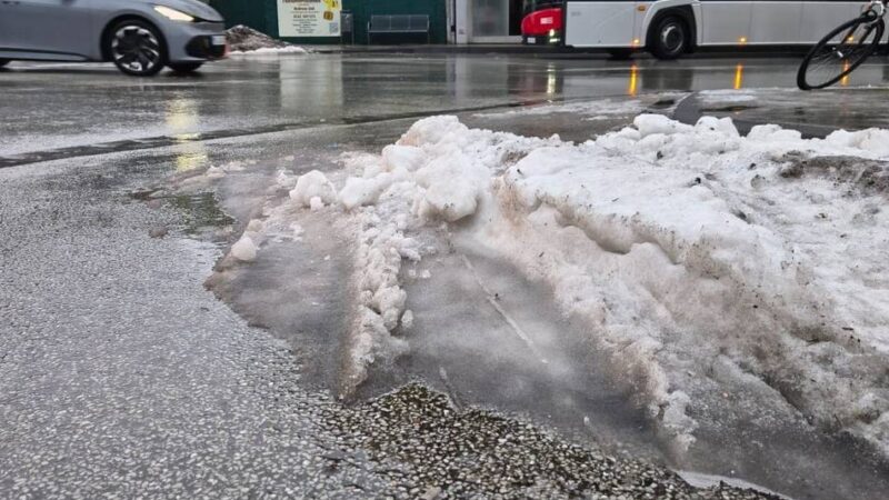 Schulfrei gab es am Montag nicht – auch wenn alle Schüler zu Hause bleiben durften: Eiswarnung – so gingen die Schulen auf Distanz