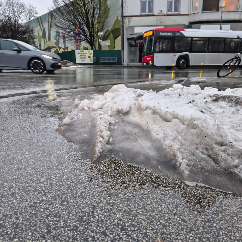 Schulfrei gab es am Montag nicht – auch wenn alle Schüler zu Hause bleiben durften: Eiswarnung – so gingen die Schulen auf Distanz