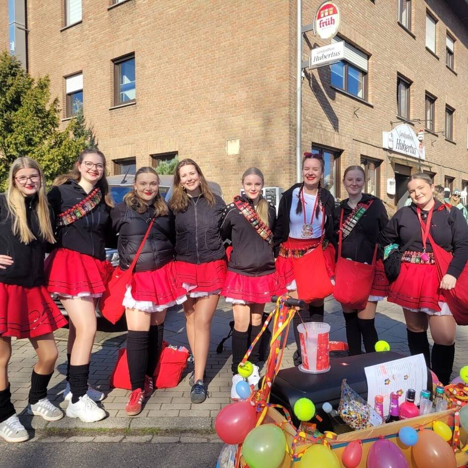 Karneval in Dormagen 2026: Karnevalisten im Walddorf feiern viermal elf Jahre