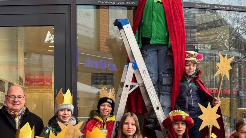 Empfang im Rathaus: Leverkusens Oberbürgermeister Hebbel würdigt Einsatz der Sternsinger