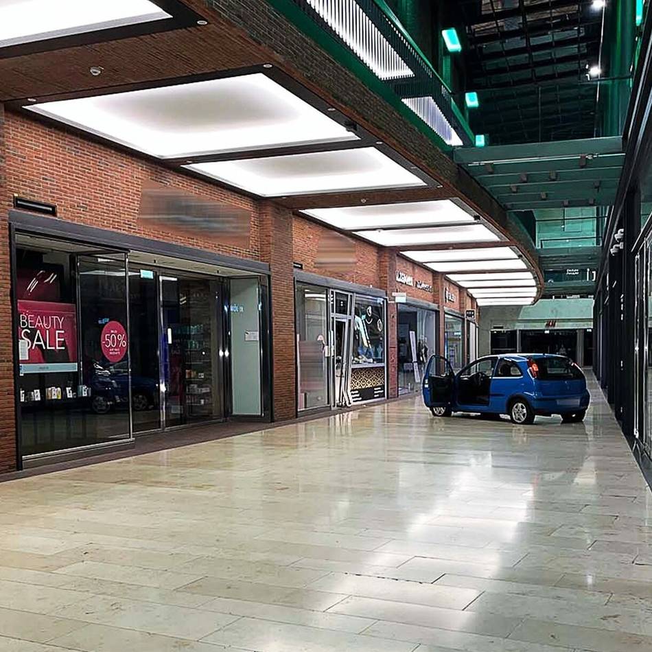 Spektakulärer Überfall: Duisburger Juwelier-Bande hätte fast eine Passantin überfahren