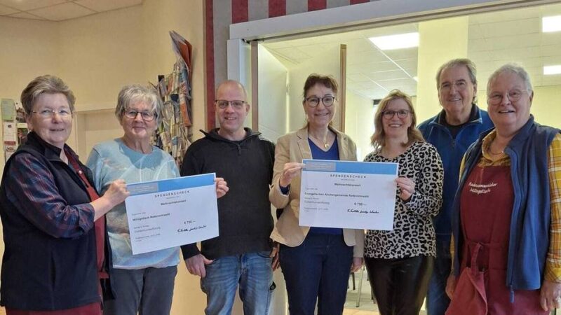 Nach Adventskonzert in Radevormwald: Chöre überreichen Spenden an Mittagstisch und Gemeinde
