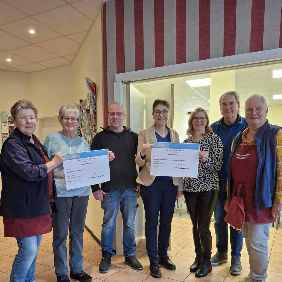 Nach Adventskonzert in Radevormwald: Chöre überreichen Spenden an Mittagstisch und Gemeinde