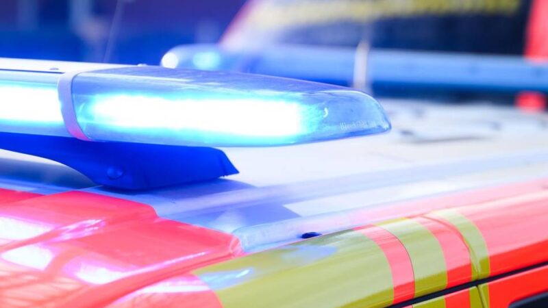 Unfall in Schwalmtal: 21-jähriger Motorradfahrer kommt von Straße ab – schwer verletzt