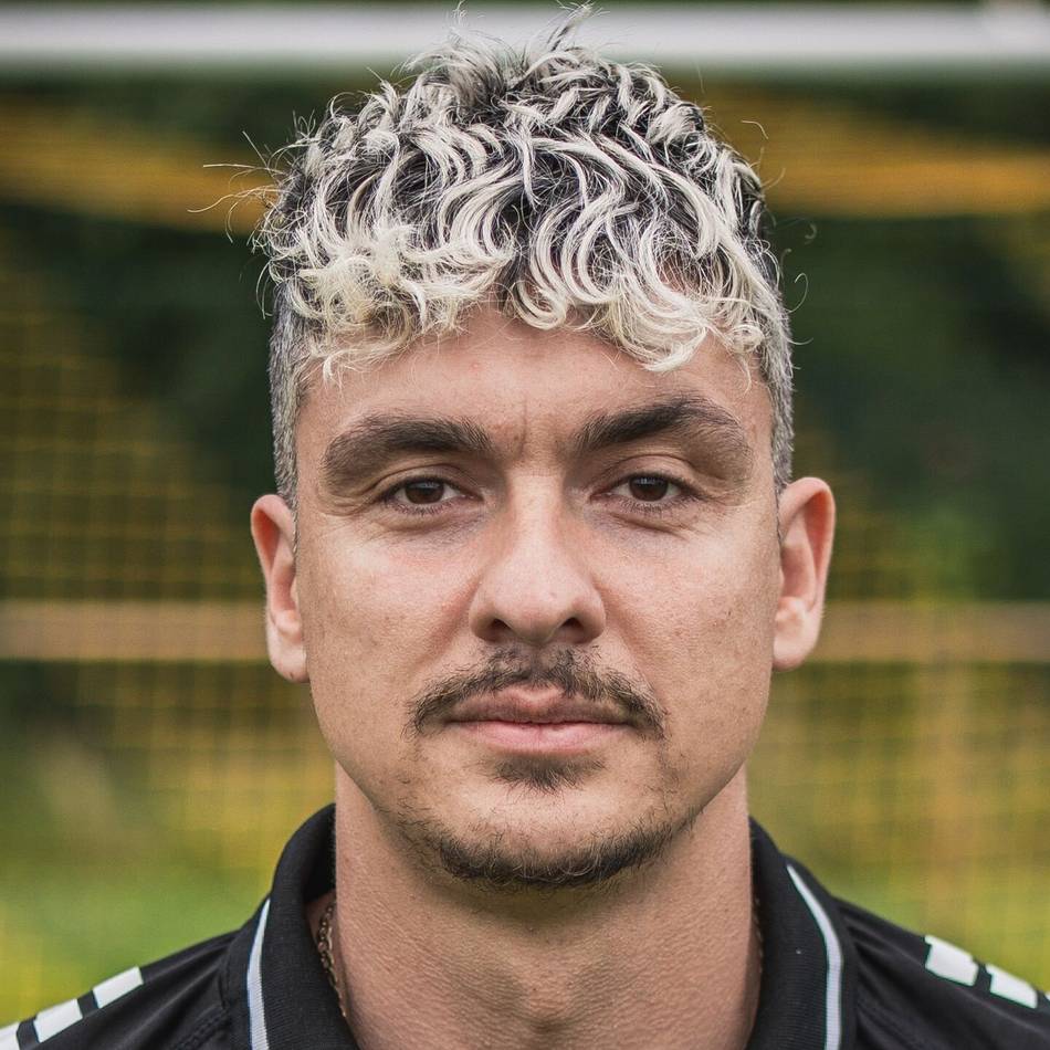Paukenschlag am Hülspaßweg: SV Veert trennt sich mit sofortiger Wirkung von Trainer Arlind Gashi