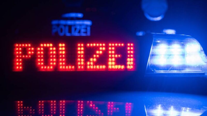 Schnee und Glätte im Kreis Wesel: Zwei junge Männer aus Alpen bei Autounfall in Xanten schwer verletzt