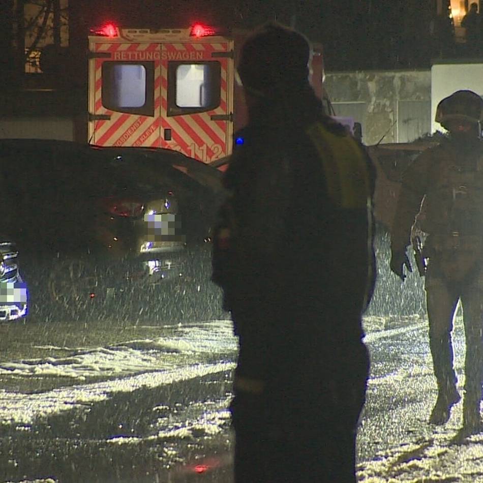 Beamten mit Messer bedroht: SEK der Polizei überwältigt 56-Jährigen in Goch