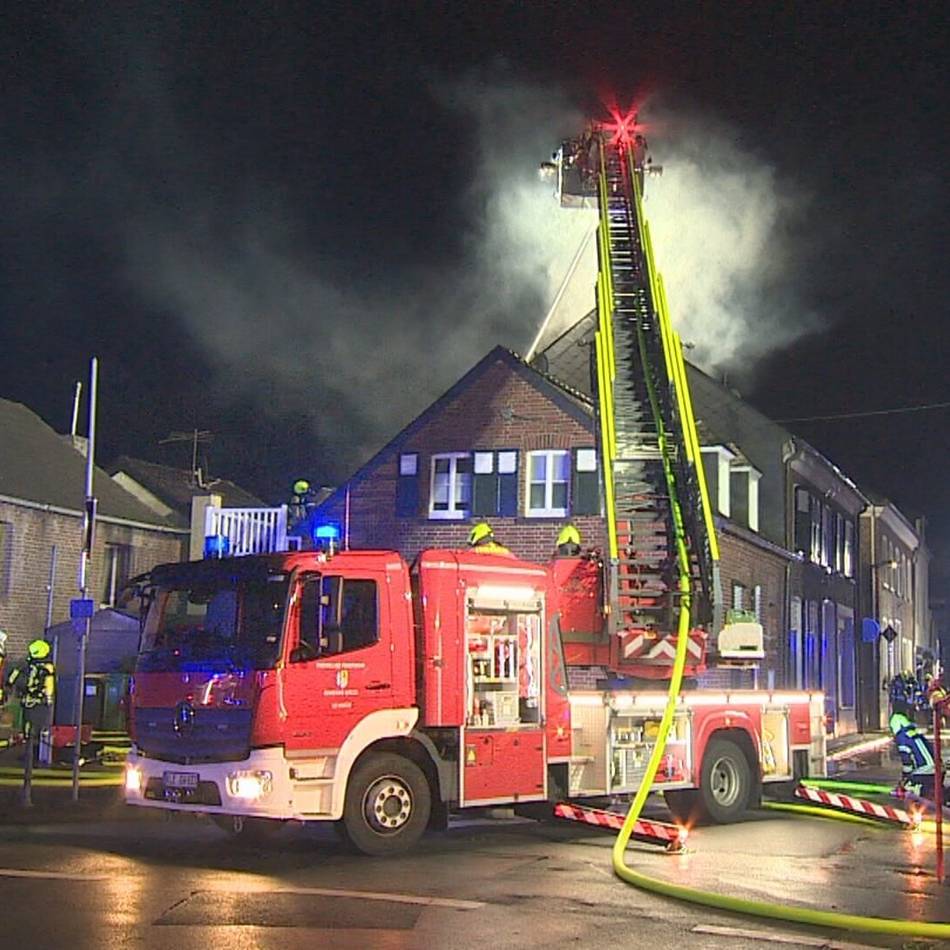 Feuer in Kervenheim: Sechs Bewohner retten sich aus brennendem Mehrfamilienhaus