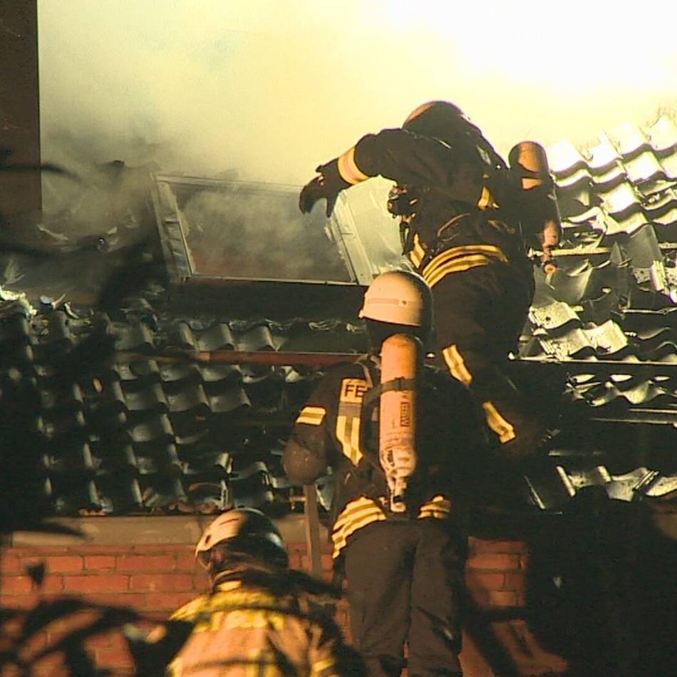 Versuchter Totschlag und schwere Brandstiftung: Massiver Wohnhausbrand in Goch – Polizei nimmt Verdächtigen fest