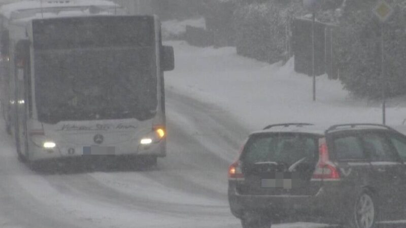 Kein Präsenzunterricht im Kreis Kleve: Glätte-Warnung: So organisieren Schulen den Distanzunterricht