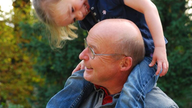 Aktion in Hilden: „Enkelzeit“ hat Premiere in der Stadtbibliothek