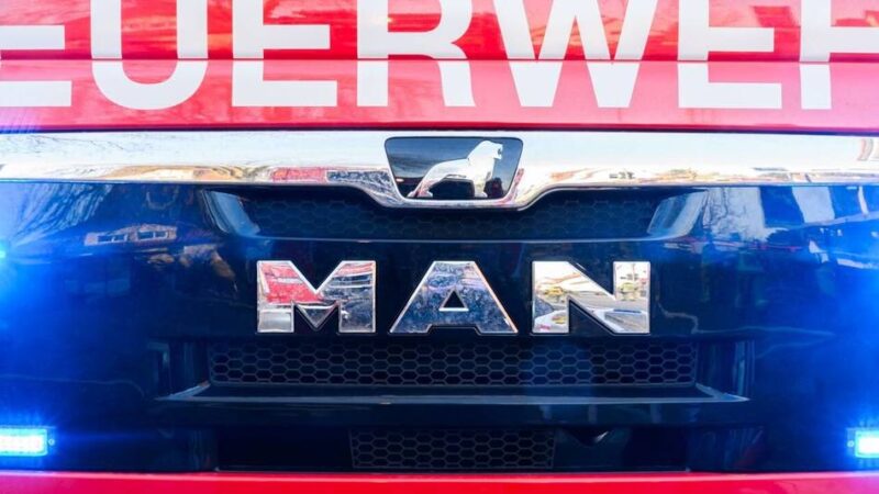 Verkehrsunfall bei Sonsbeck: Feuerwehr unterstützt bei Unfall mit einem Verletzten auf der A57