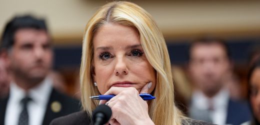 USA: Justizministerin Pam Bondi räumt Fehler bei veröffentlichten Epstein-Akten ein