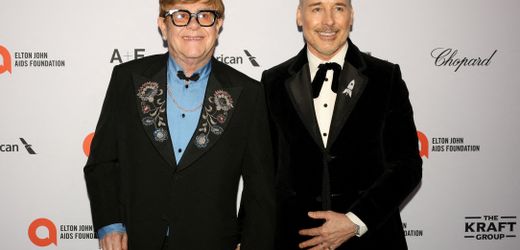 Elton John: Ehemann David Furnish wirft »Daily Mail« im Prozess Homophobie vor