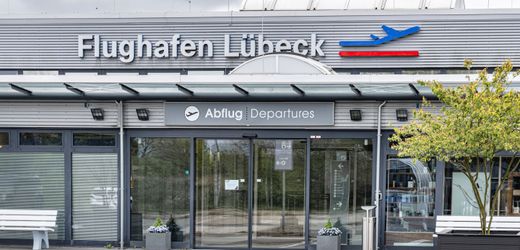 Lübeck: Betrunkener Mallorca-Urlauber bricht in Flughafen ein