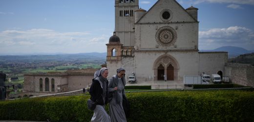Katholische Kirche: Assisi zeigt erstmals Gebeine des Heiligen Franziskus