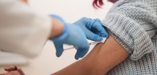 Grippe und Corona: EU-Arzneimittelbehörde empfiehlt Kombi-Impfstoff von Moderna