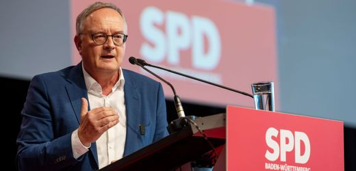 Baden-Württemberg: Andreas Stoch (SPD) besucht erst die Tafel, dann bestellt er Entenpastete