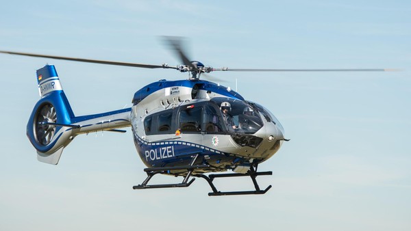 Überfall auf Tankstelle in Velbert: Mitarbeiter mit Messer bedroht